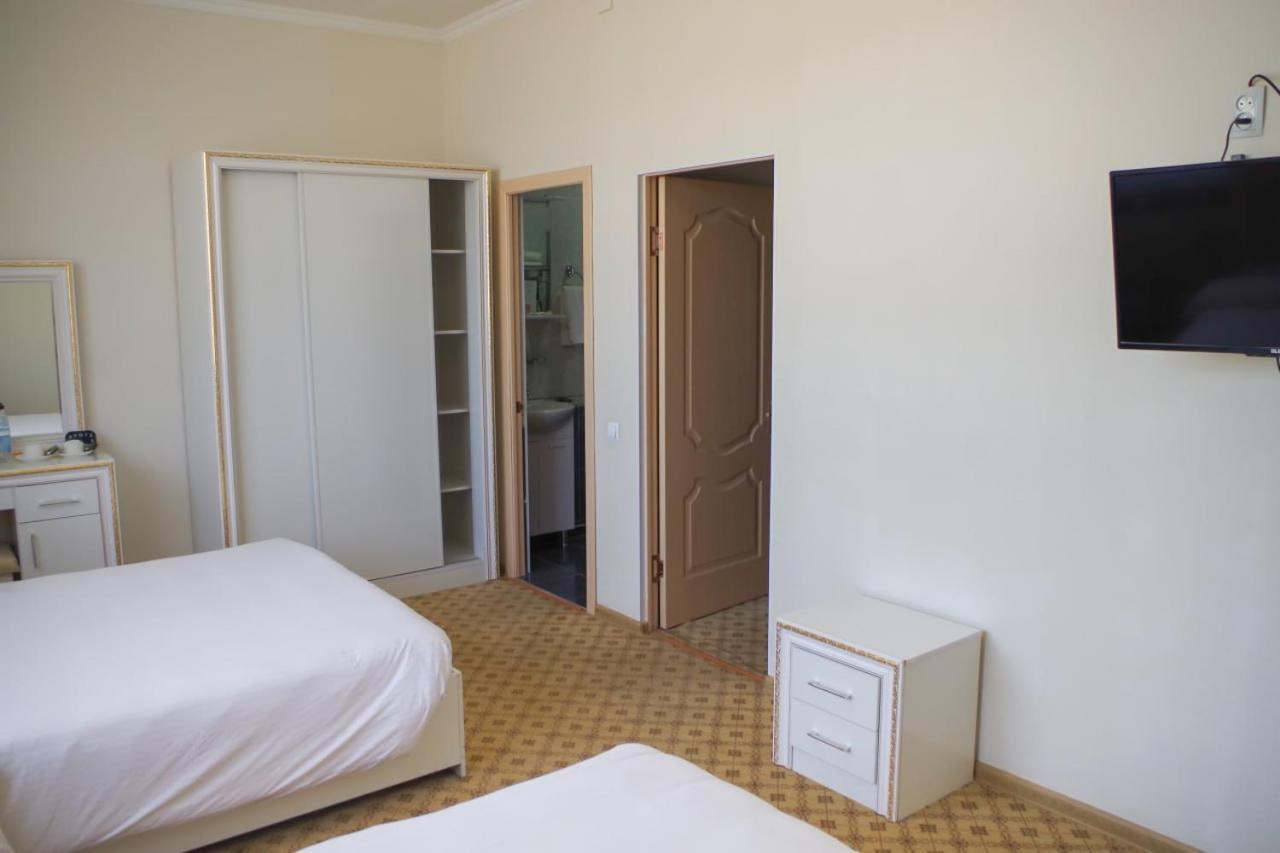 Hotel Sultan Jalal-Abad Extérieur photo