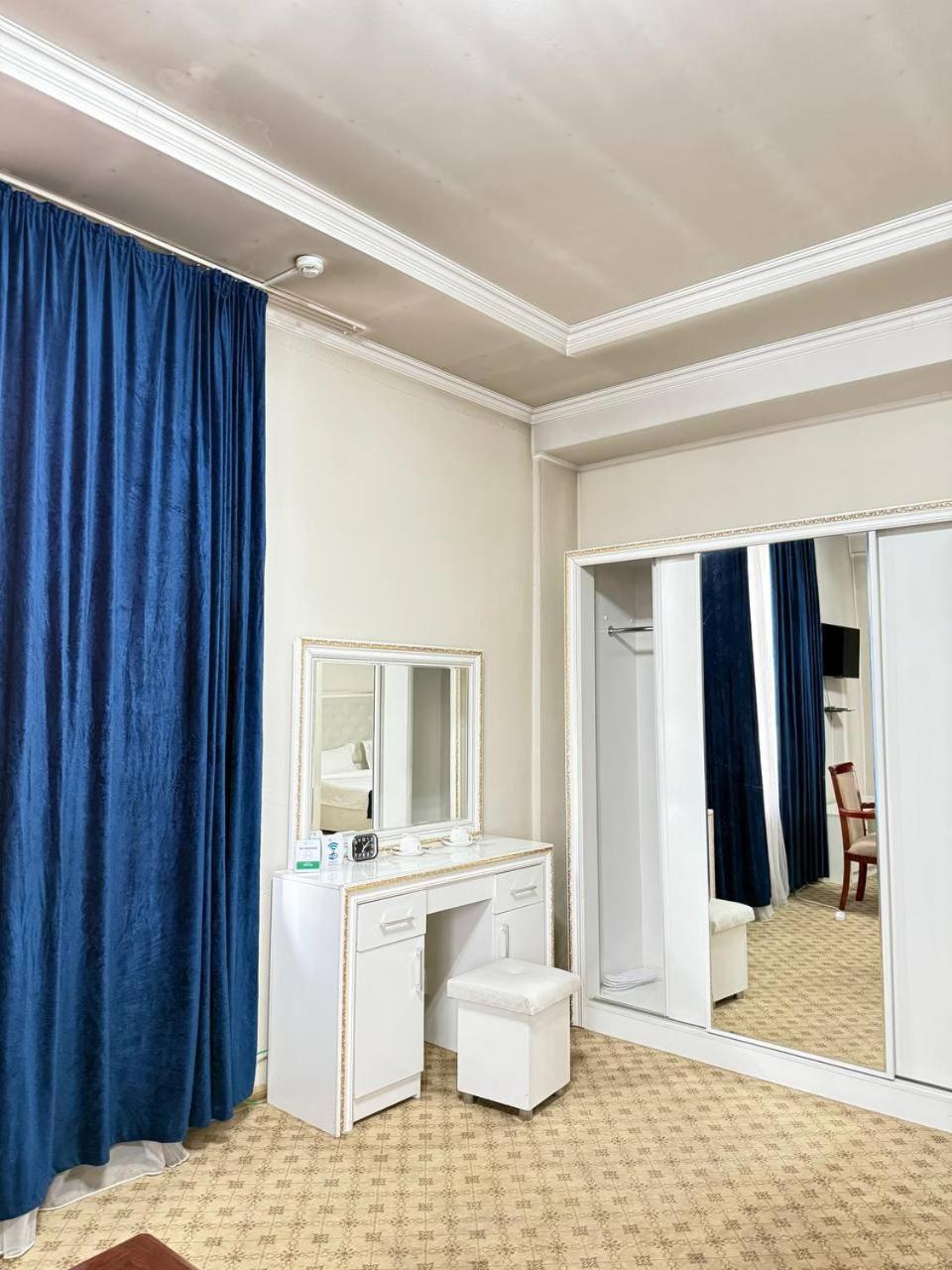 Hotel Sultan Jalal-Abad Extérieur photo